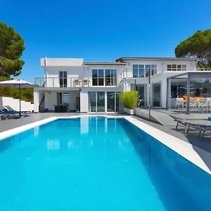 https://villa-siempre-domingo-marbella.1costadelsol.com